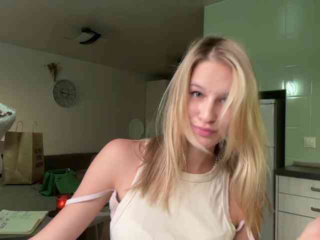 JenevaOcana webcam