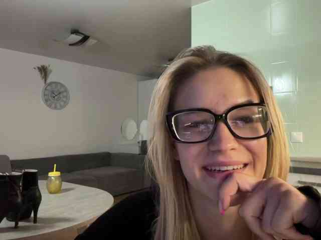 JenevaOcana webcam