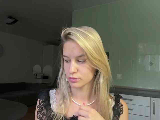 JenevaOcana webcam