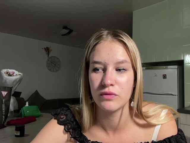 JenevaOcana webcam
