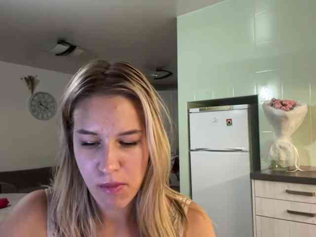 JenevaOcana webcam
