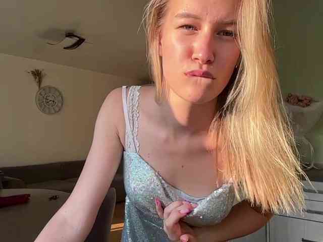 JenevaOcana webcam