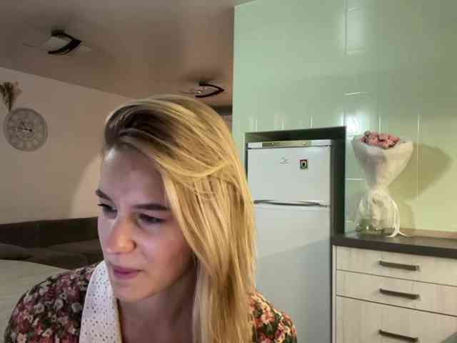JenevaOcana webcam