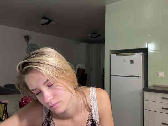 JenevaOcana webcam