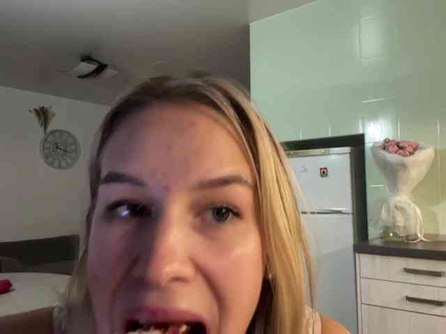 JenevaOcana webcam