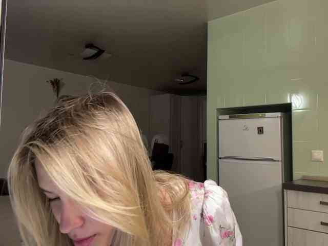 JenevaOcana webcam