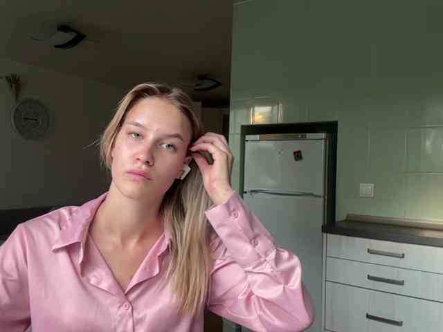 JenevaOcana webcam