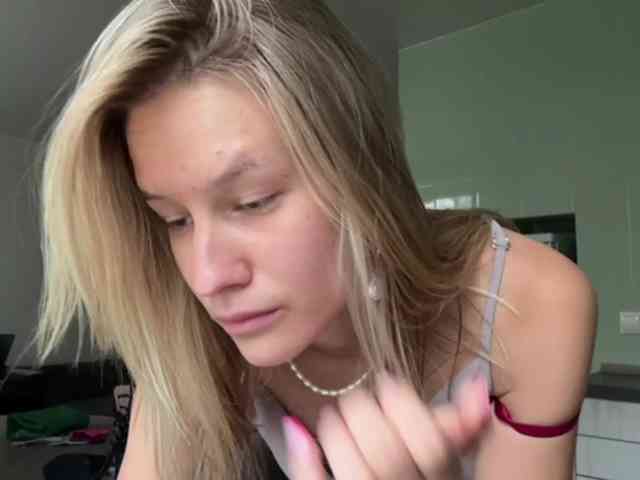 JenevaOcana webcam