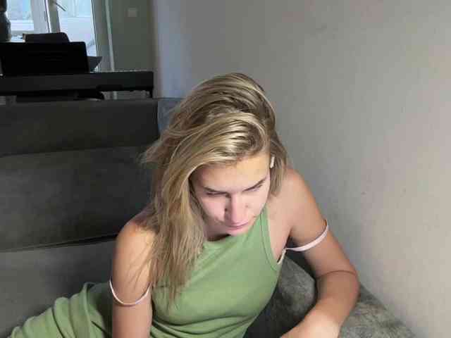 JenevaOcana webcam