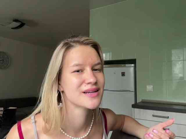 JenevaOcana webcam