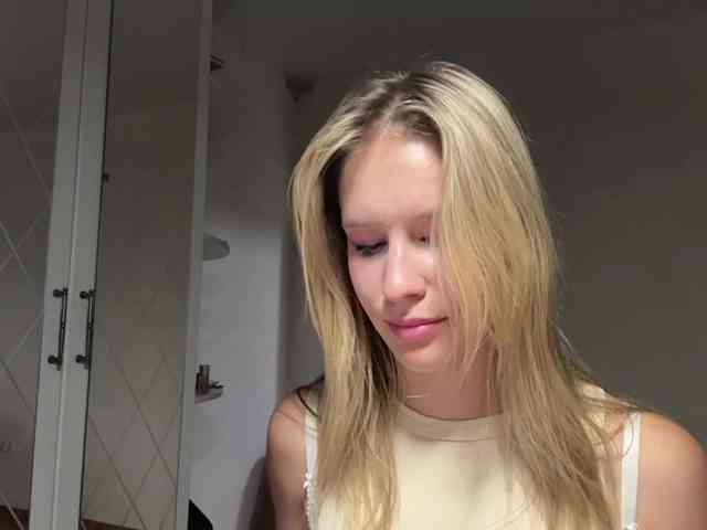 JenevaOcana webcam