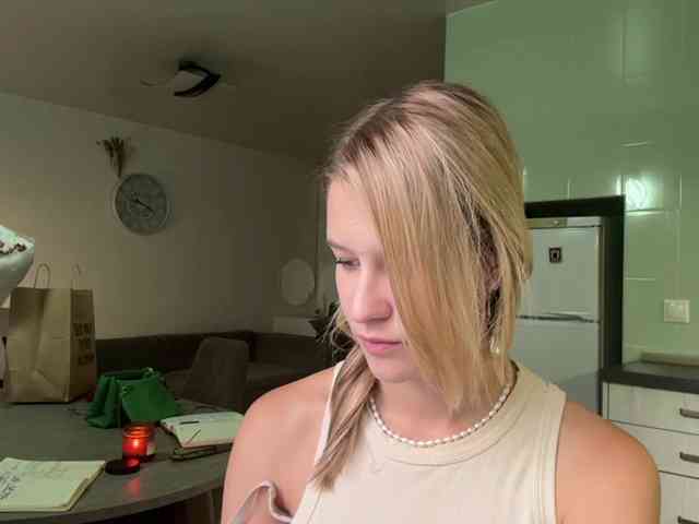 JenevaOcana webcam
