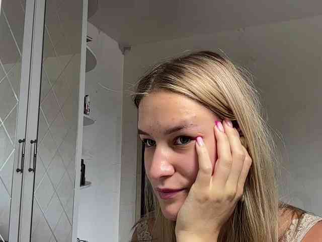 JenevaOcana webcam