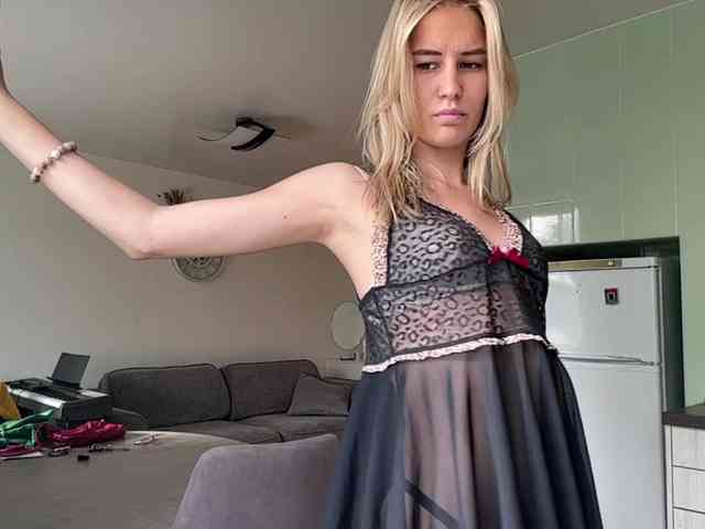 JenevaOcana webcam