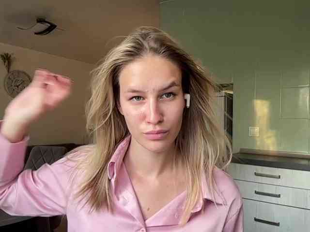 JenevaOcana webcam