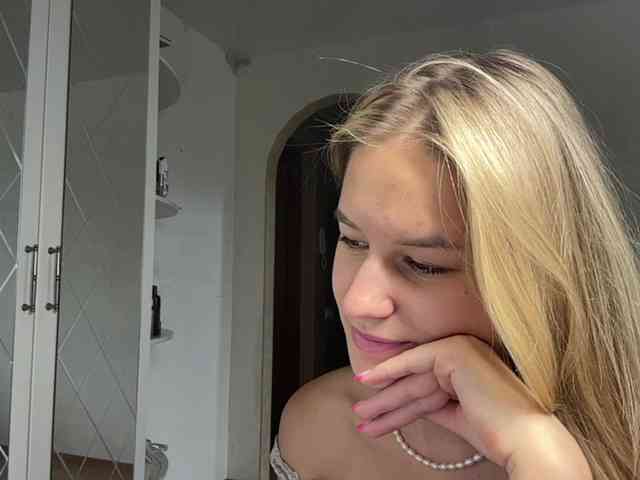 JenevaOcana webcam