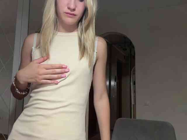 JenevaOcana webcam