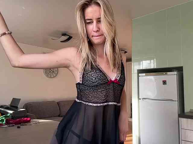 JenevaOcana webcam