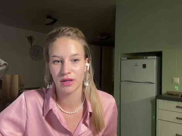 JenevaOcana webcam