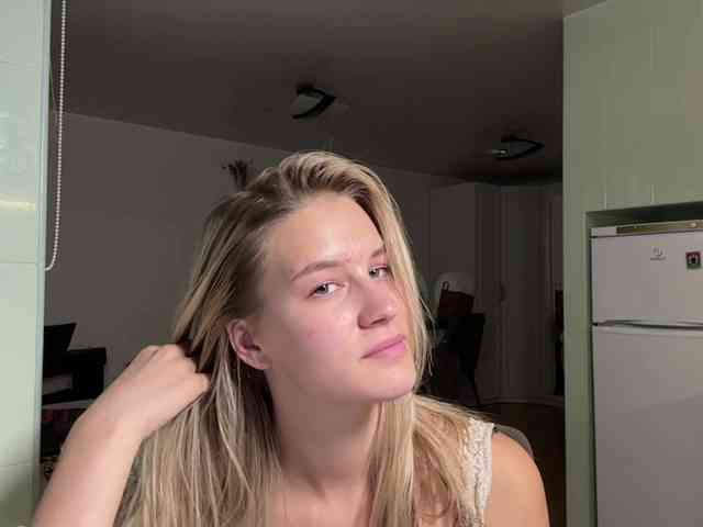 JenevaOcana webcam