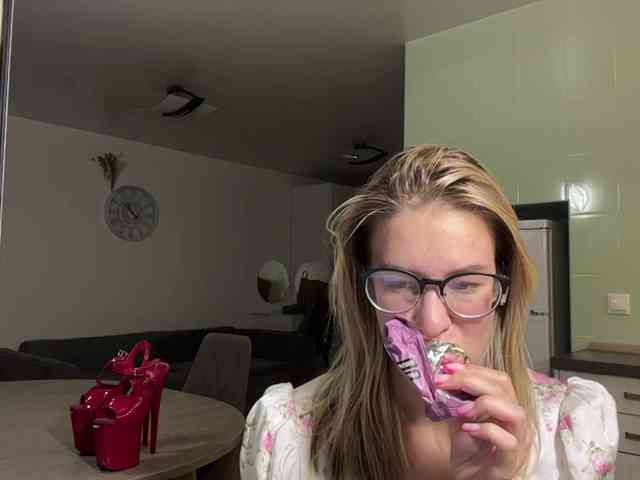 JenevaOcana webcam