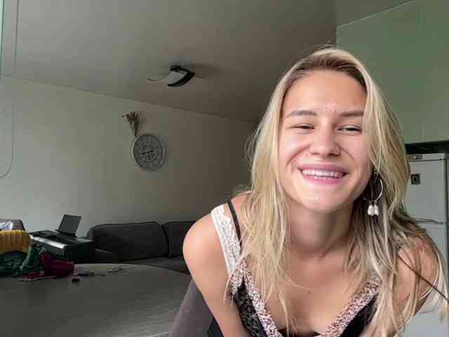 JenevaOcana webcam