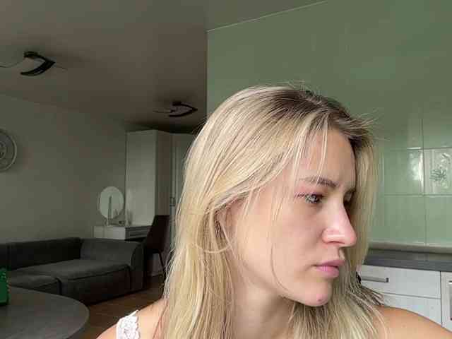JenevaOcana webcam