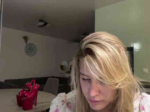 JenevaOcana webcam