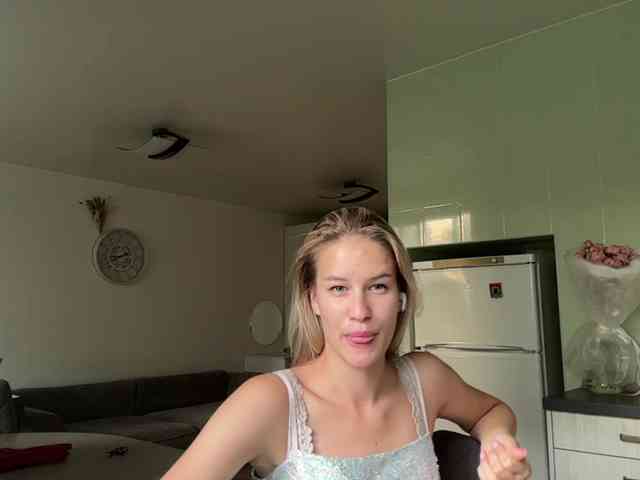 JenevaOcana webcam
