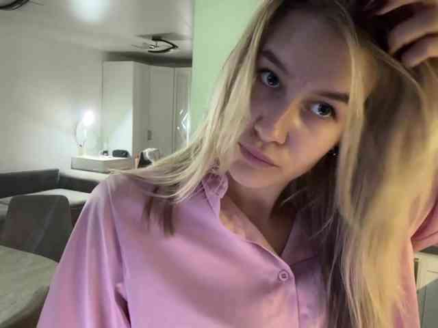 JenevaOcana webcam