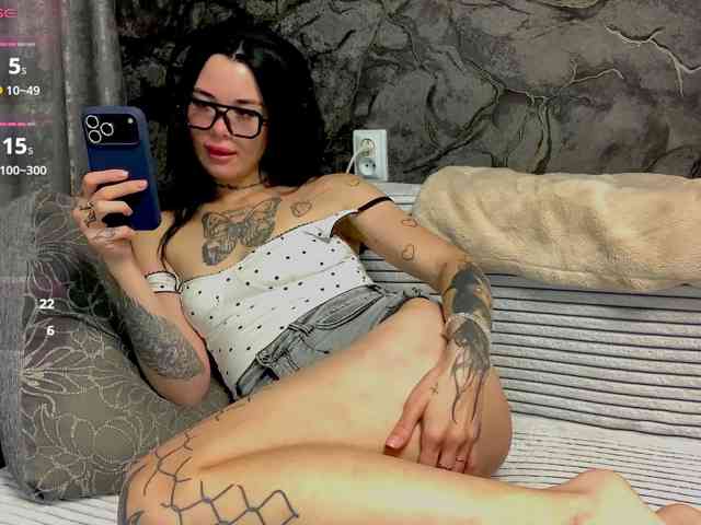 Modèle: AstridXxXxX