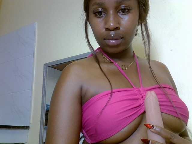 BustyAmy live cam on BongaCams