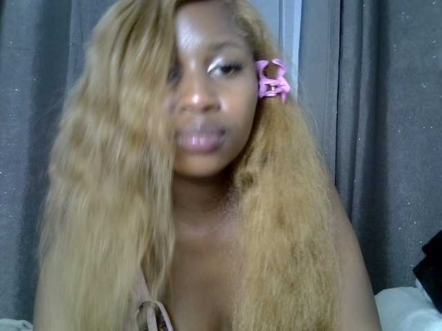 BustyAmy live cam on BongaCams