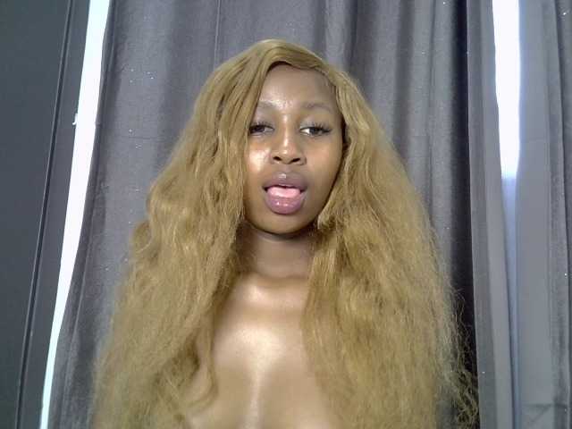 BustyAmy live webcam show