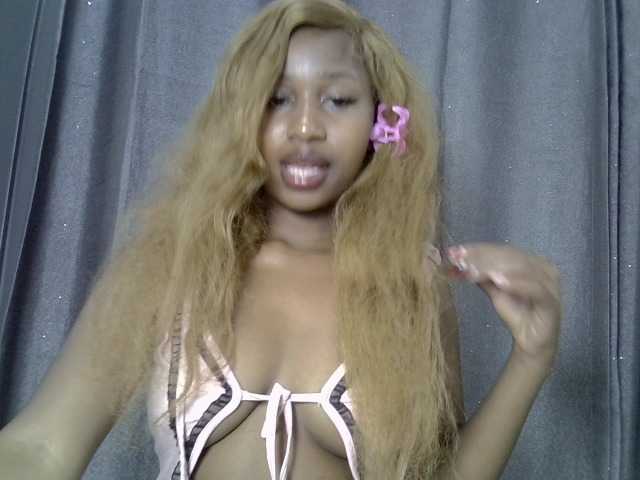 BustyAmy live cam on BongaCams