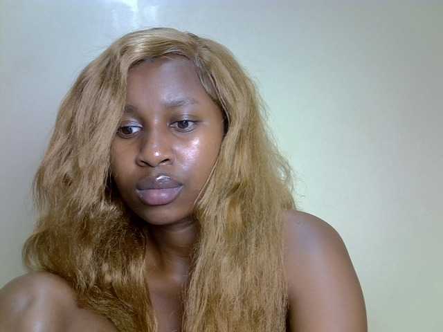 BustyAmy Cam en direct sur BongaCams