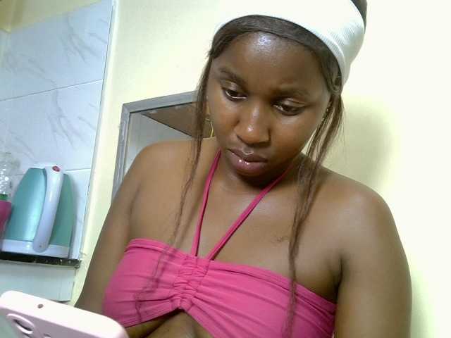 BustyAmy live cam on BongaCams