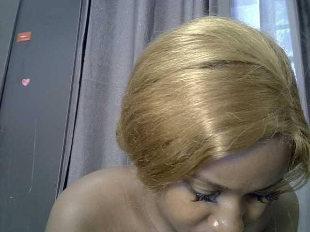 BustyAmy live cam on BongaCams