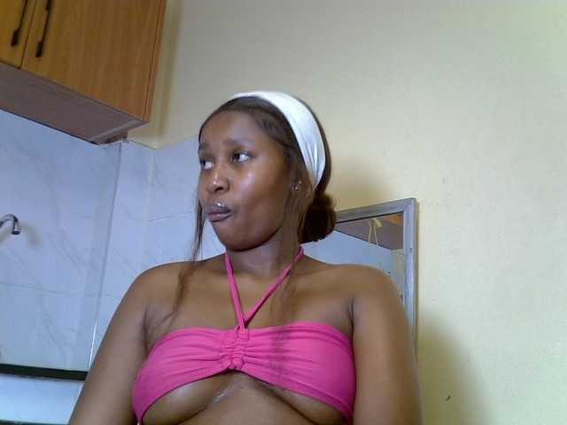 BustyAmy live cam on BongaCams