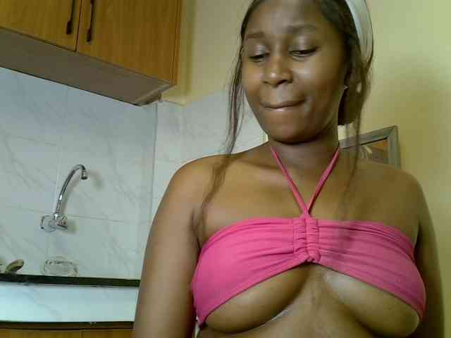 BustyAmy webcam