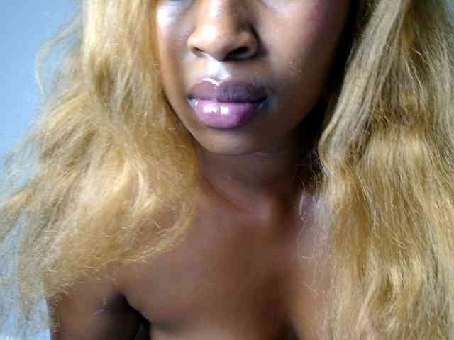 BustyAmy Live Webcam on BongaCams