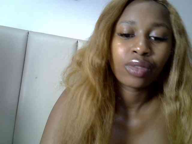 Bustyamy's cam show statistics and live stream