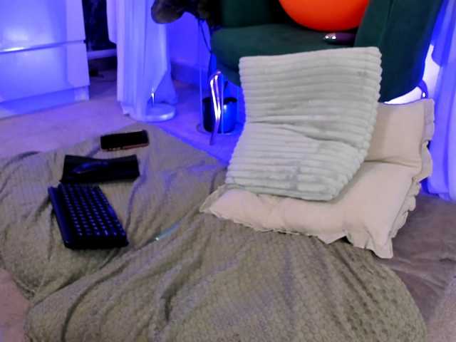 EvieBloomX live cam on BongaCams