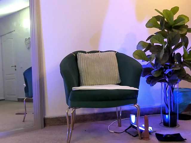 EvieBloomX live cam preview