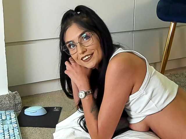 EvieBloomX live cam on BongaCams
