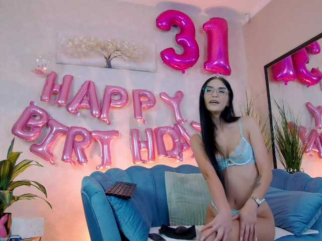 EvieBloomX live cam on BongaCams