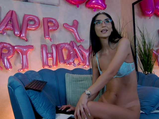 EvieBloomX live cam on BongaCams