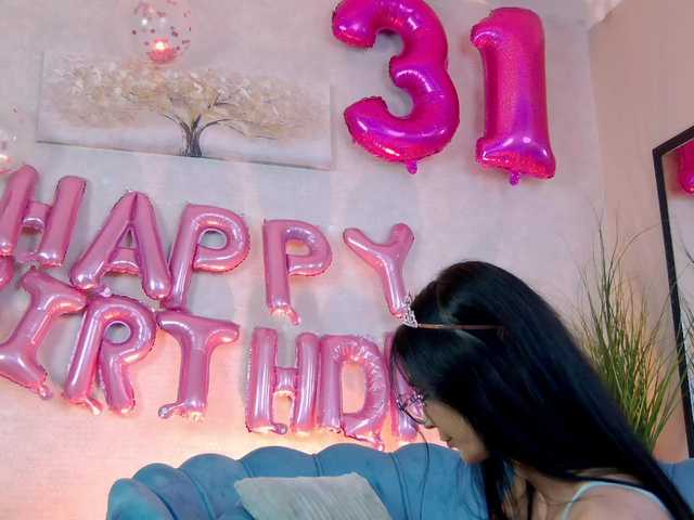 EvieBloomX live cam on BongaCams