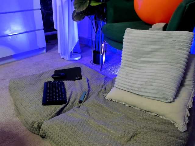 EvieBloomX live cam on BongaCams