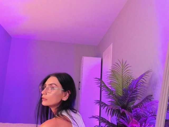 EvieBloomX live cam on BongaCams